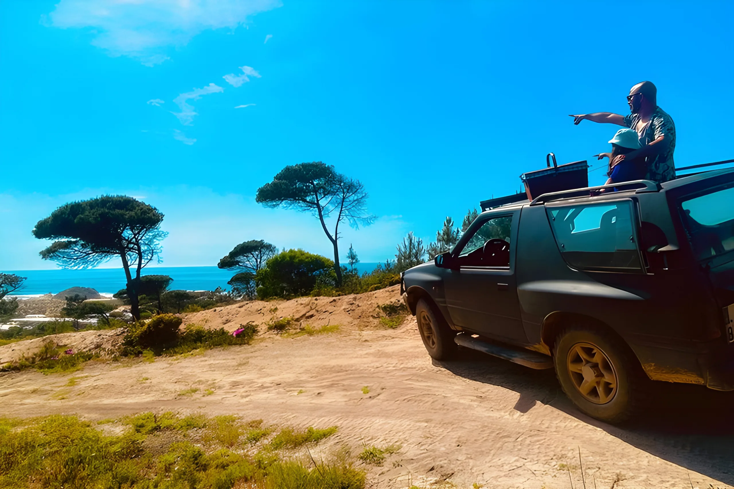 From Lisbon: Private 4X4 Jeep & Beach Picnic Tour in Arrábida & Sesimbra